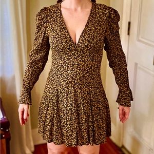 Zara Super cute long sleeved mini dress Size Medium